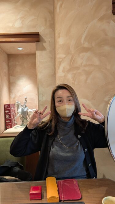 同級生の宝石整理手伝い